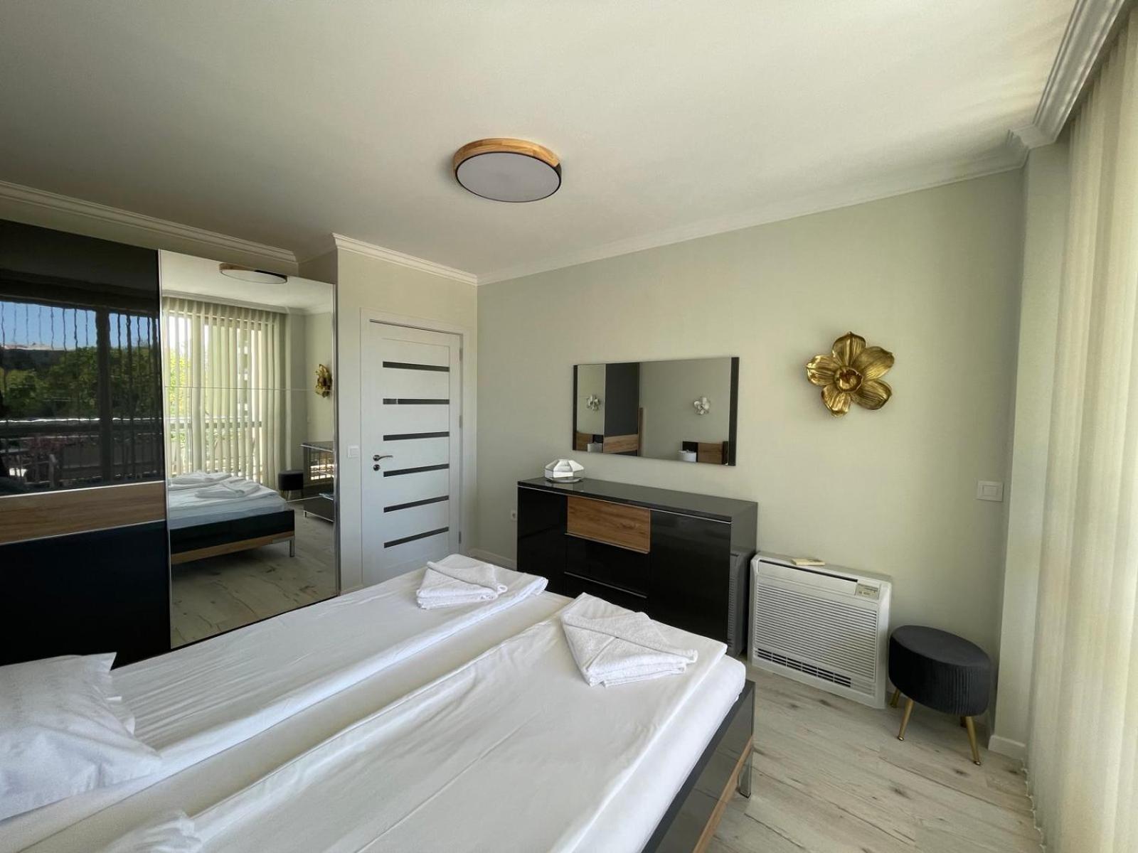 Apartcomplex Splendid Saints Constantine and Helena Екстер'єр фото